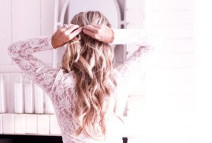 super easy three step braid; step by step tutorial for the lisa braid; blonde hair; long blonde hair